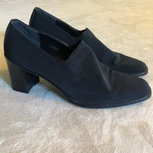 Donald J. Pliner Closed Toe Heels Size 9.5